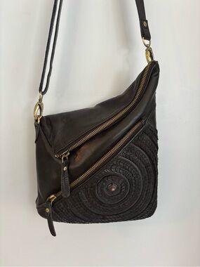 Black milo Detailed Leather Crossbody Bag